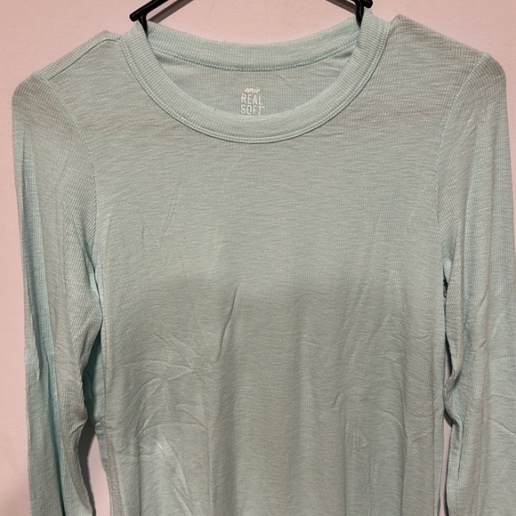 Aerie long sleeve. - Picture 2 of 5